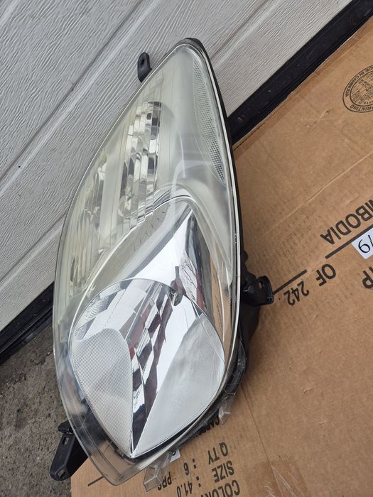 Far Stinga  Original Toyota Yaris P90.2006-2009.Volan stinga.