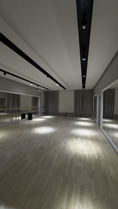 Танцевальный зал левый берег