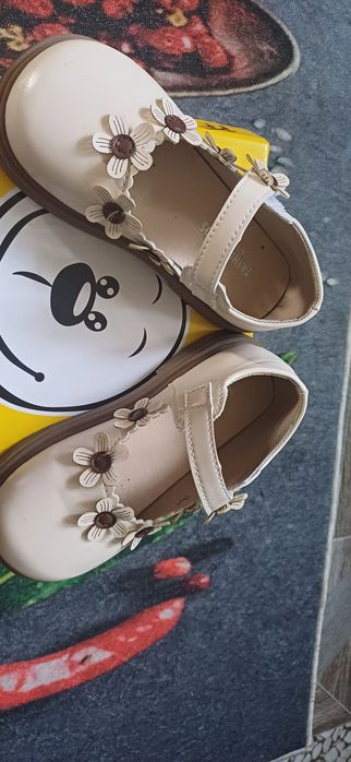 Pantofi floricele