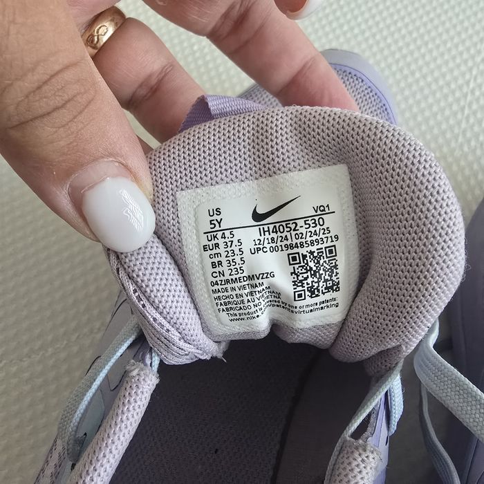 Маратонки.   Nike