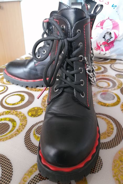 Продам обувь для девочки