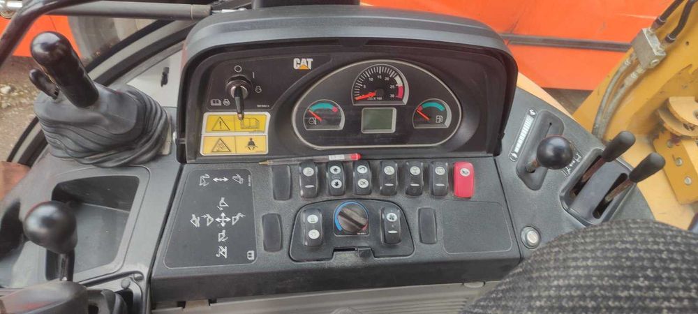 Багер Caterpillar 428F Backhoe Loader товарач само за 90000лв. без ДДС