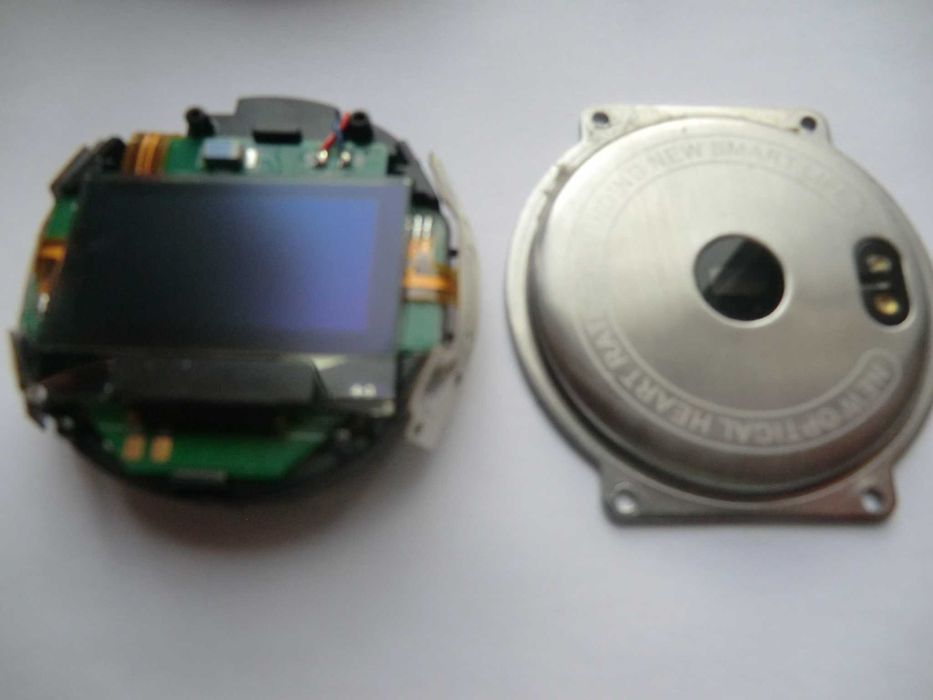 смарт часовник на части