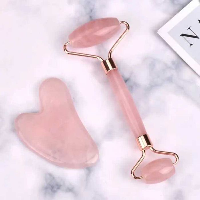 Aparat masaj din jad facial 2 role placa Gua Sha combo.     Aparat masaj relaxare cu 3 capete.     Aparat masaj pistol relax tone cu 4 capete 6 viteze
