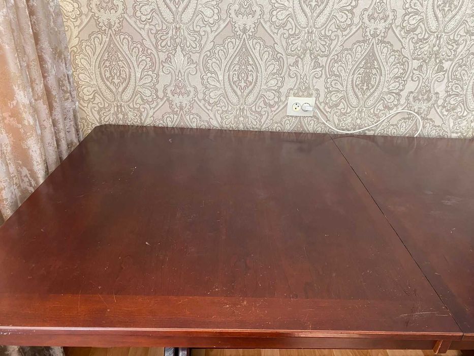 очень прочный раздвижной деревянный стол