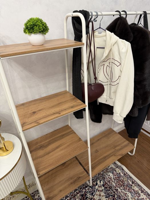 Напольная вешалка с полками для одежды