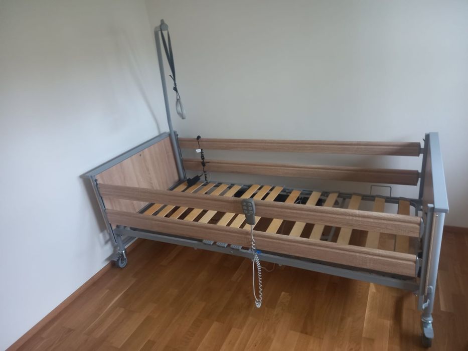 Vând Pat bolnav medical  electric