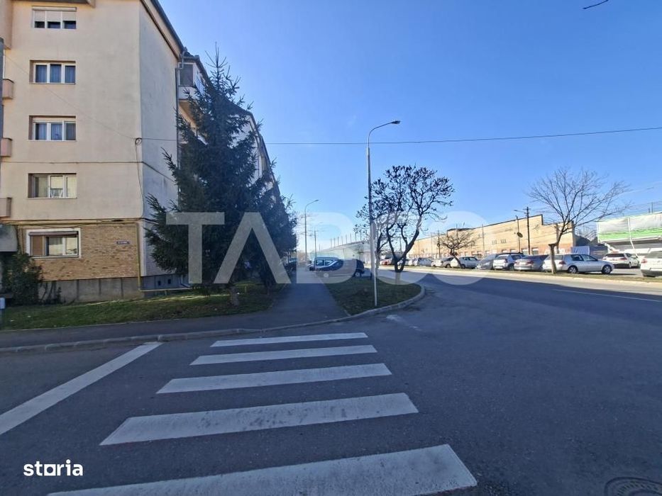 Strand etaj 1 Apartament decomandat 50 mpu balcon pivnita