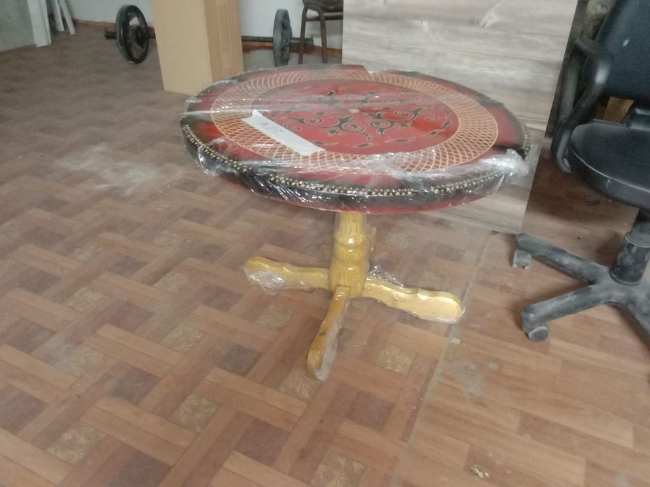 Продам журнальный столик ручная работа.