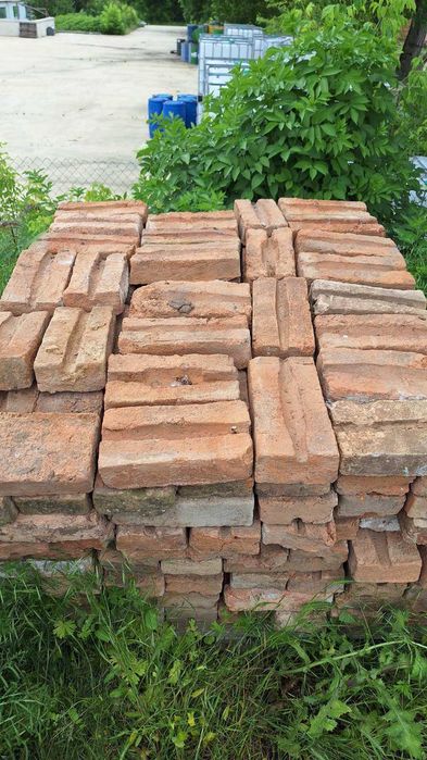 Продавам тухли единични
