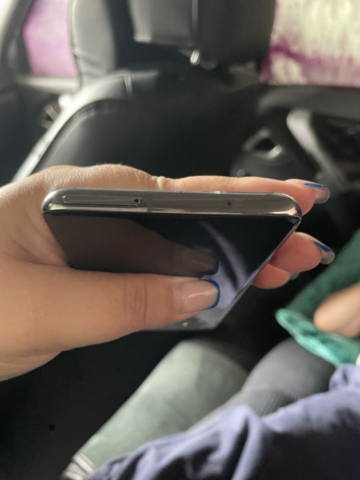 Продам б\у смартфон  Samsung S20