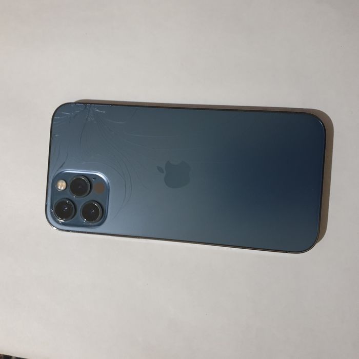 IPhone 12 pro 128gb   sotiladi ishlashi chotki iclodi bor!