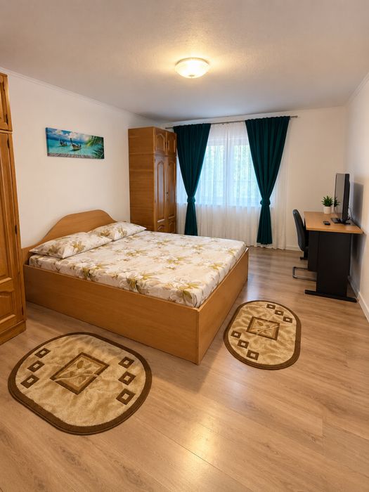 Inchiriez apartament decomandat 2 camere Ciuperca 1 Mai