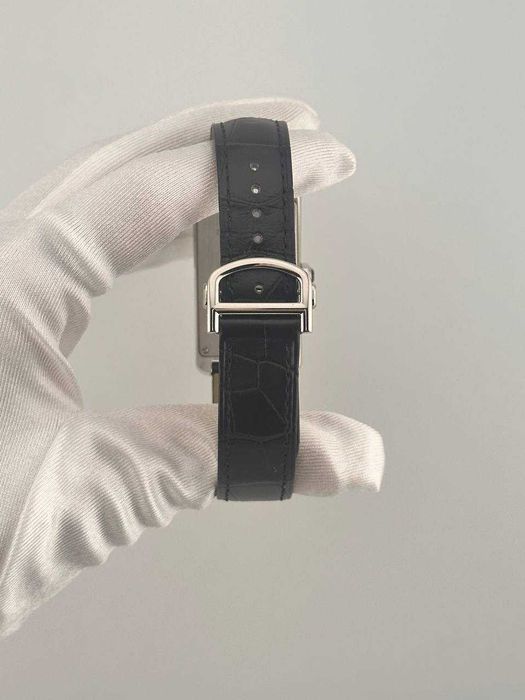 Часы  Cartier Tank