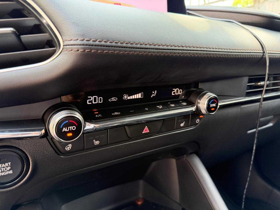 Mazda 3 - Centre Line