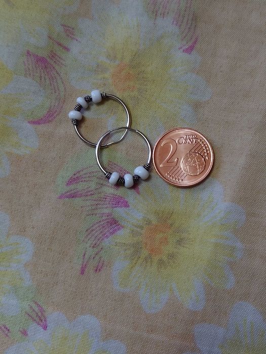 Сребърни обеци с бели мъниста