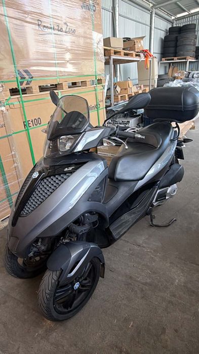 Se vinde scuter triciclu piaggio