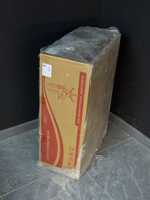 Продам игровое кресло Dxracer Gladiator Black