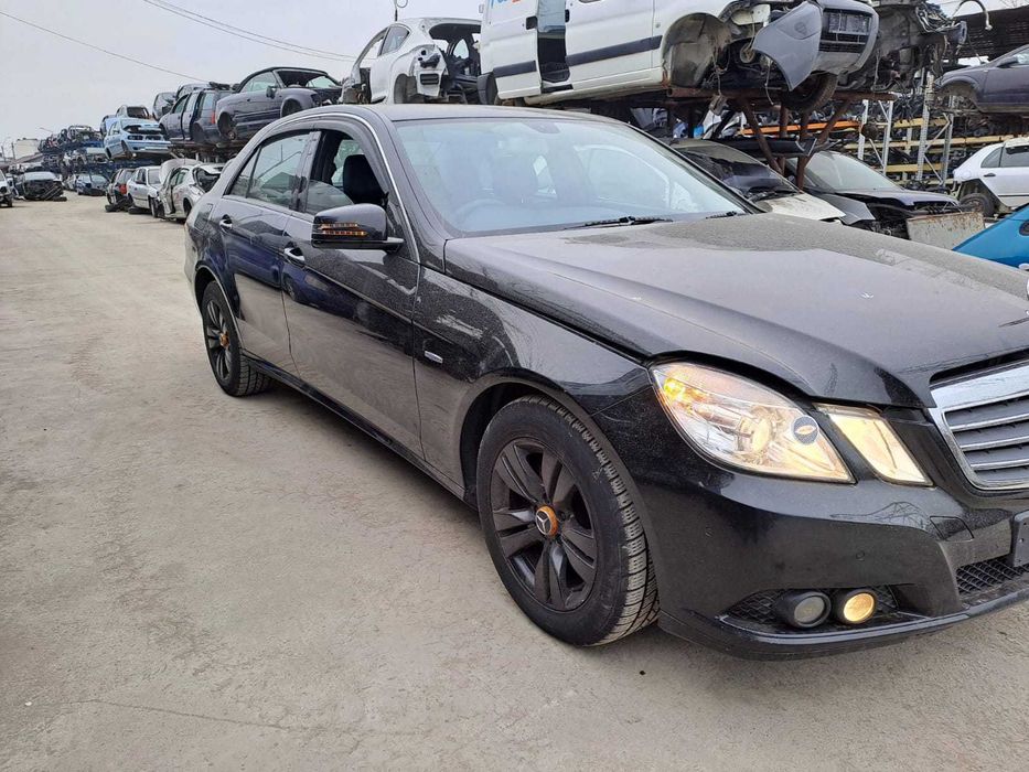Dezmembrez Mercedes E Class 2.2 CDi an 2011 cod motor 651.925