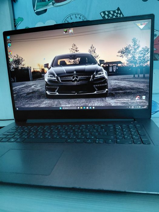 Лаптоп Lenovo IdeaPad 3 (17") | Ryzen 7 5700U | 36GB RAM | 512GB SSD | Перфектна работа