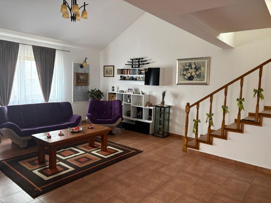 Vând/Schimb casă Buhuși – 4 camere, 195 mp | Accept ap. 2 camere + diferență