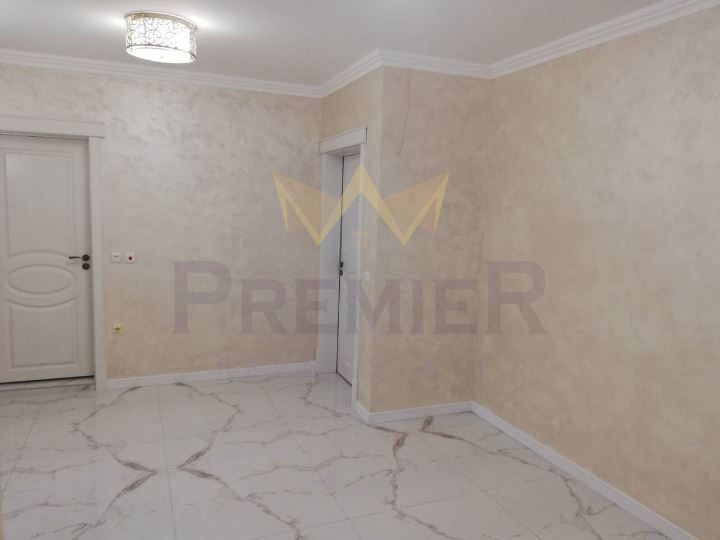 Дава се под наем Тристаен апартамент в Варна, Център - 160 кв.м за 1300 € - Снимка #9