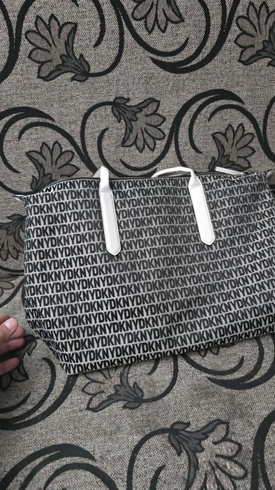 Geanta DKNY și Polo Ralph Lauren