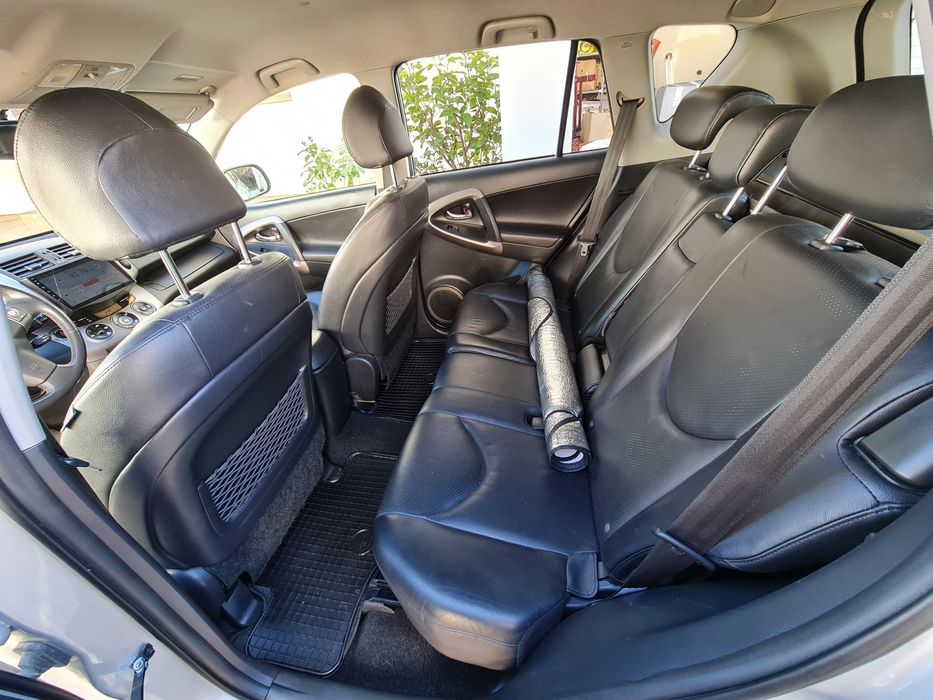 Vand Toyota Rav 4 din 2007 4x4  full options in stare tehnica foarte bună, ambreiaj și pompa apa schimbata recent. Piese originale, 315000 km rulați.