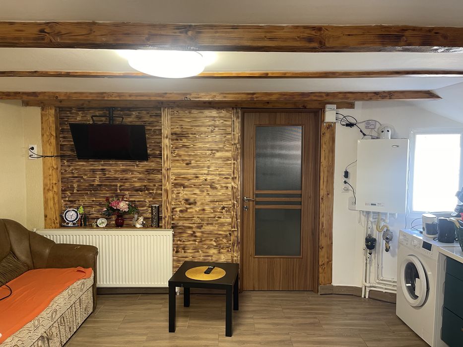 inchiriez apartament 2 camere (60 mp) intr-o casa cu curte comuna