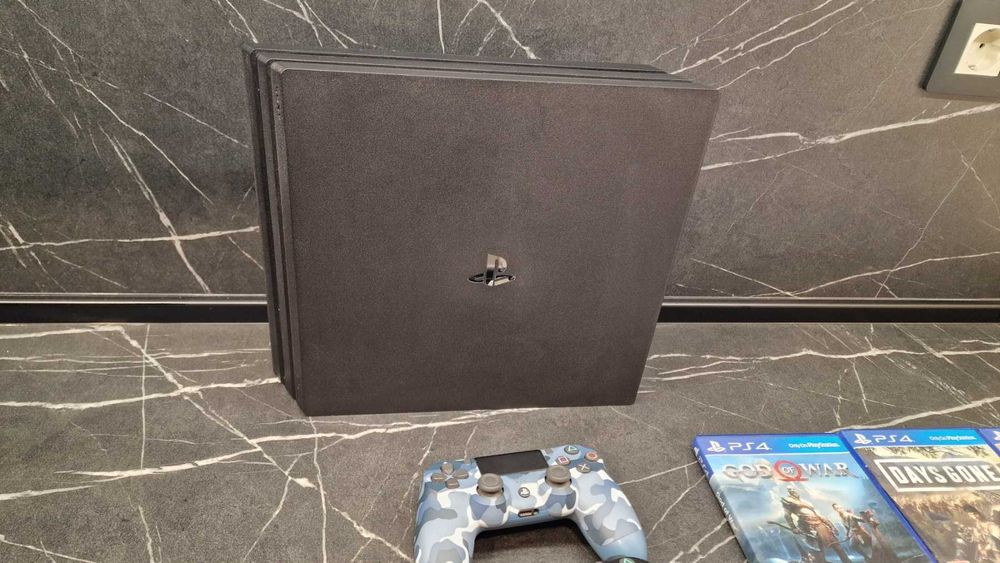 PlayStation 4 Pro + 2 джойстика + 7 игри – готов комплект!