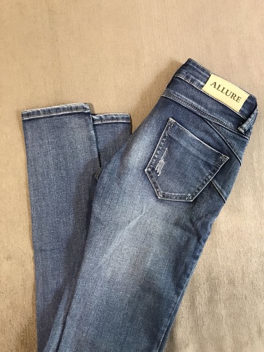 Джинсы новые