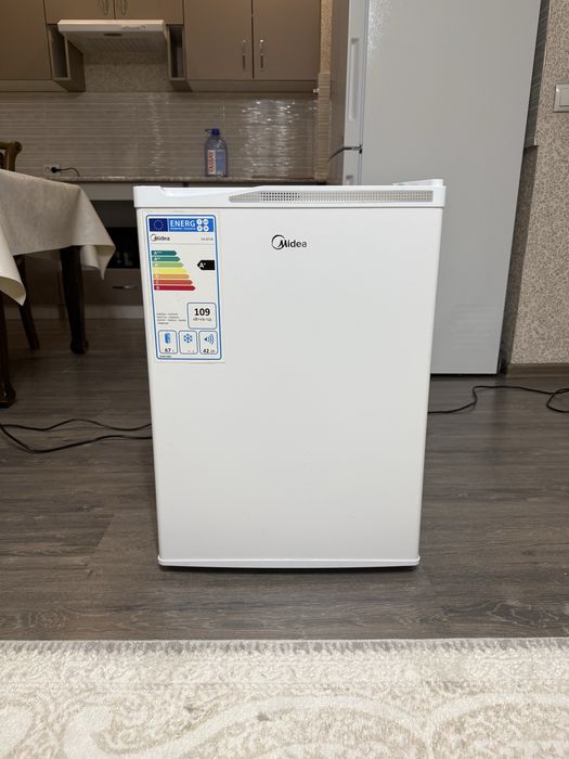 Продам мини холодильник