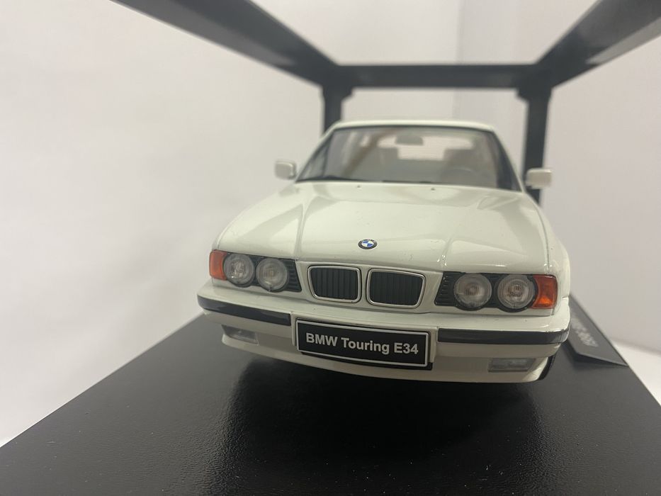 TRIPLE9 BMW 5-Series Touring E34 machetă auto scara 1:18 26 cm