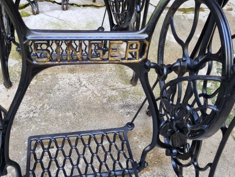 Singer метални крака за шевна машина.