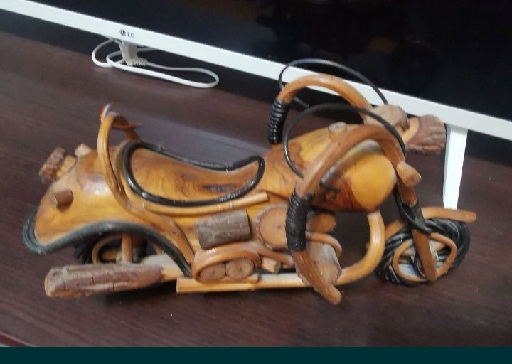 Motocicleta de lemn de colectie 32 cm