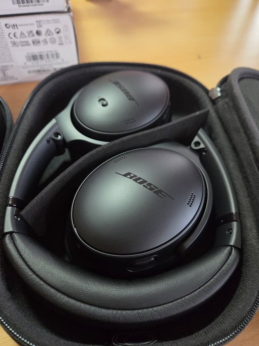 Vând Bose QuietComfort Ultra si Bose QuietComfort