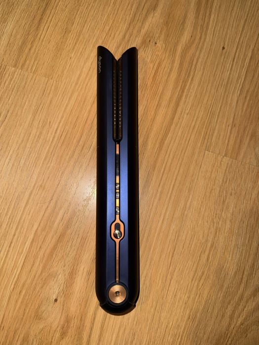 ПРОДАВАМ Безжична Преса за коса Dyson