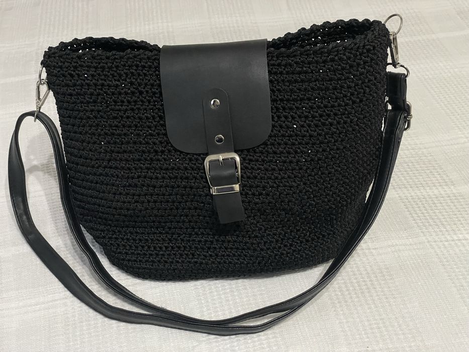 Ръчно изплетена чанта в черно