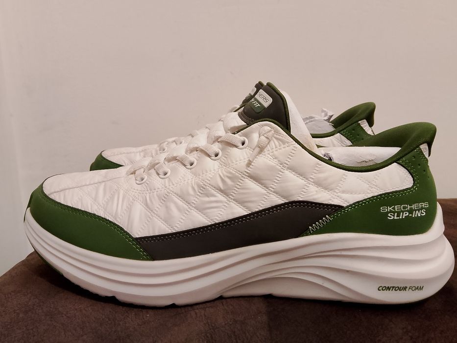 Продам кроссовки Scechers.