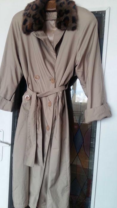 Дамски тренч с еко яка