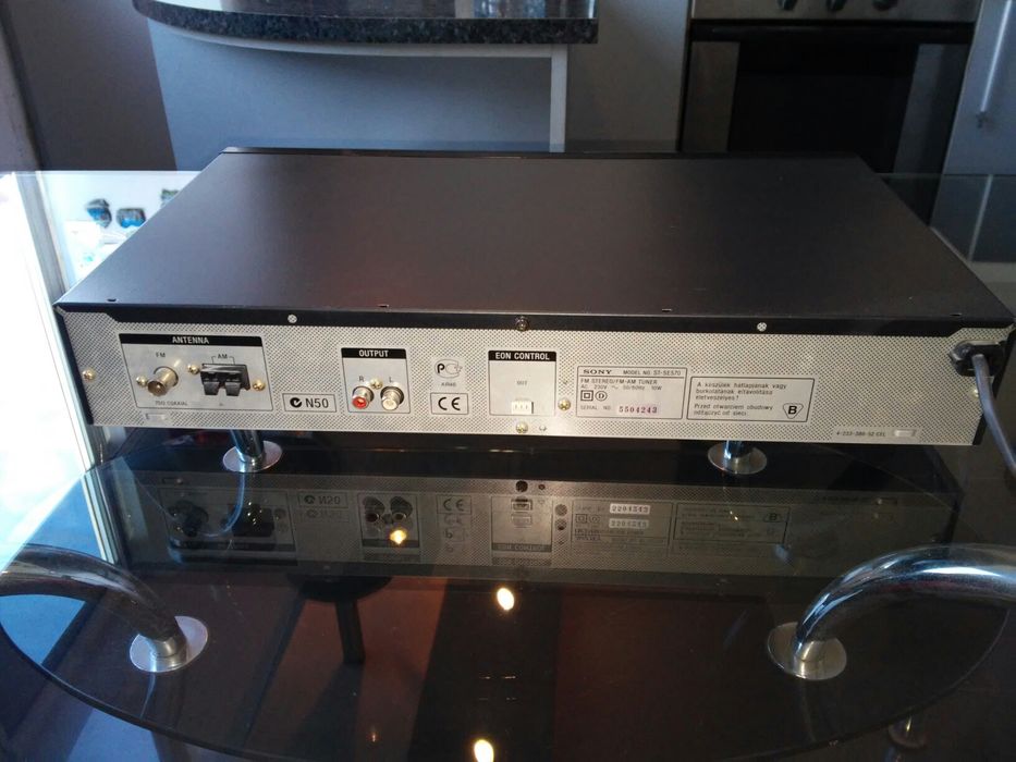 Продавам тунер sony st-se570