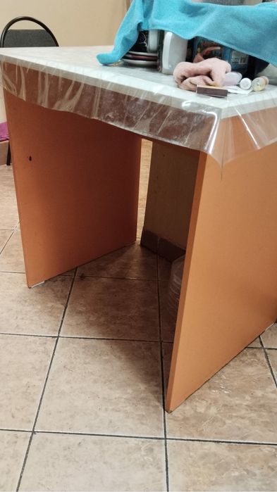 Срочно продам обеденный стол