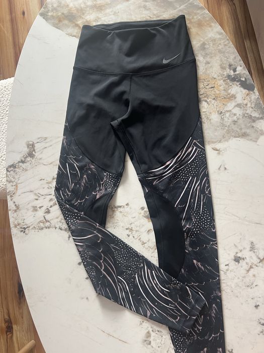 Дамски спортни дрехи Nike