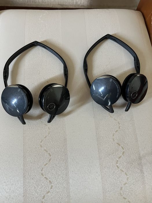 Casti Sennheiser si Sony