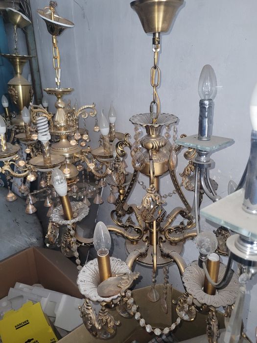 Продам б/у люстры