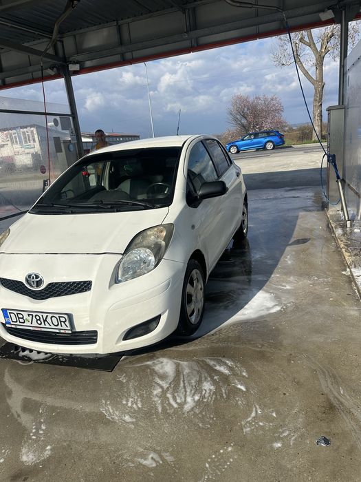 Toyota  yaris.