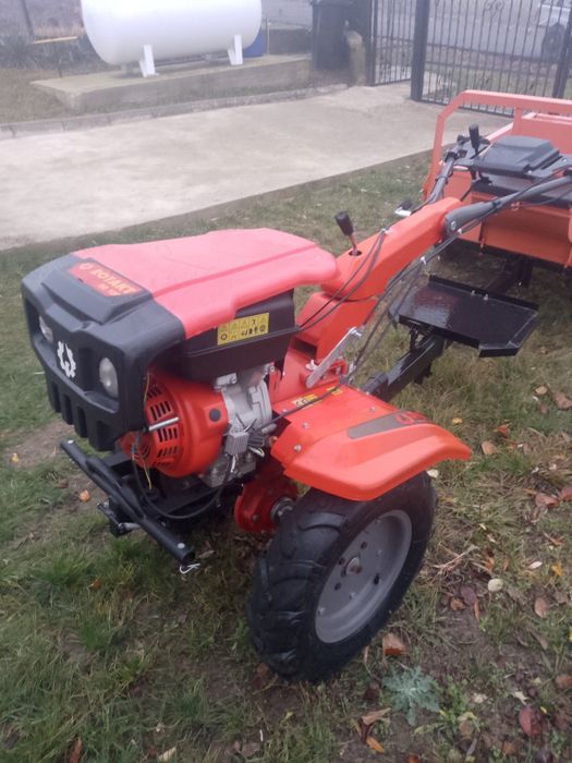 Vând motocultor tot cu remorca nou