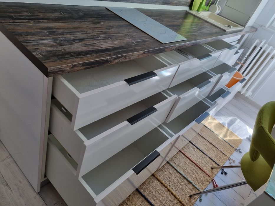 Mobila bucatarie cu electrocasnice