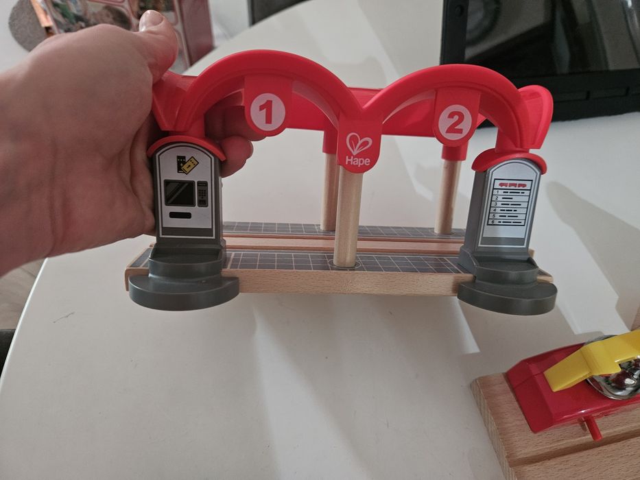 Hape  дървени играчки, гара, тунел, звънец, кран