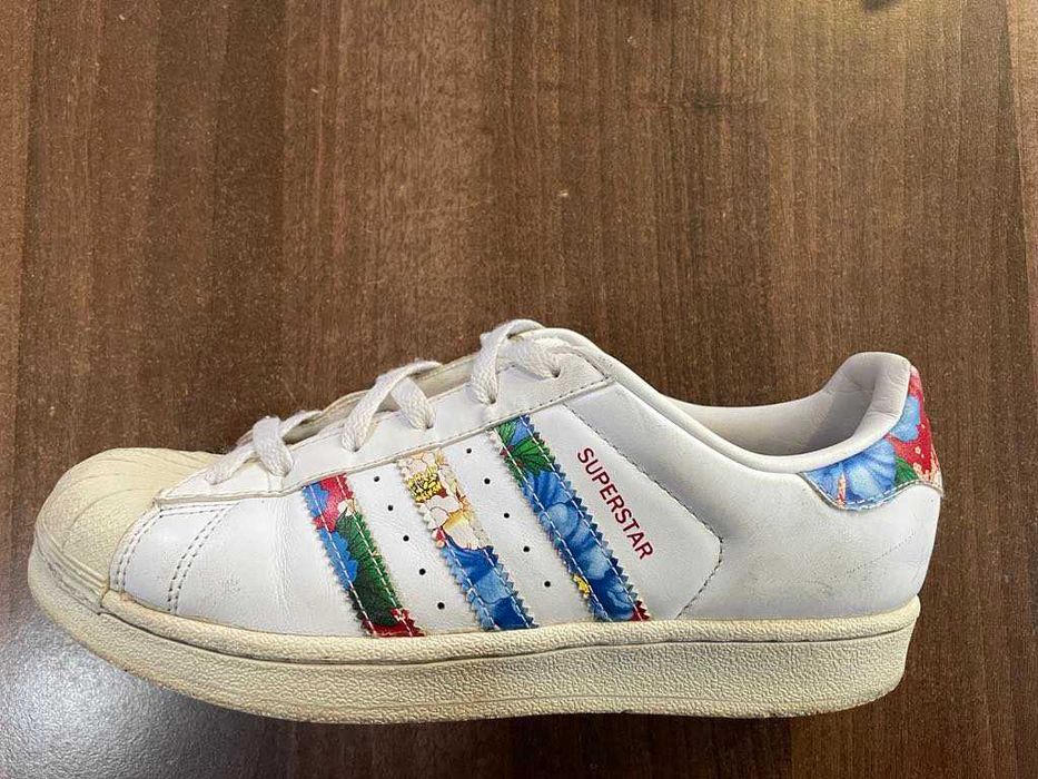 Vand Adidas Superstar model deosebit